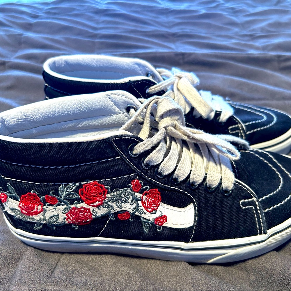 Women’s Vans Sneakers- Size 7
